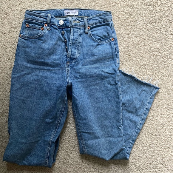 ZARA FLARE CUT JEANS - Picture 1 of 4